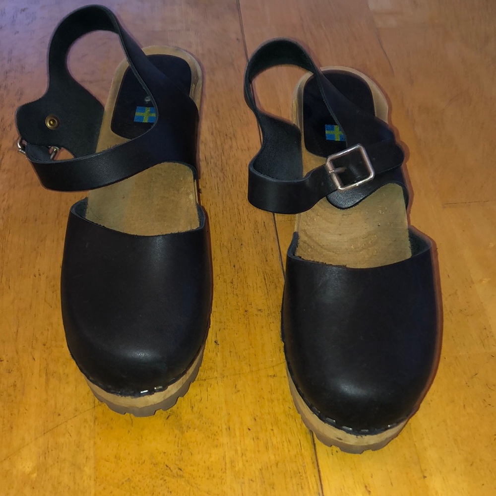 Mia Clogs. Size 39. Black leather